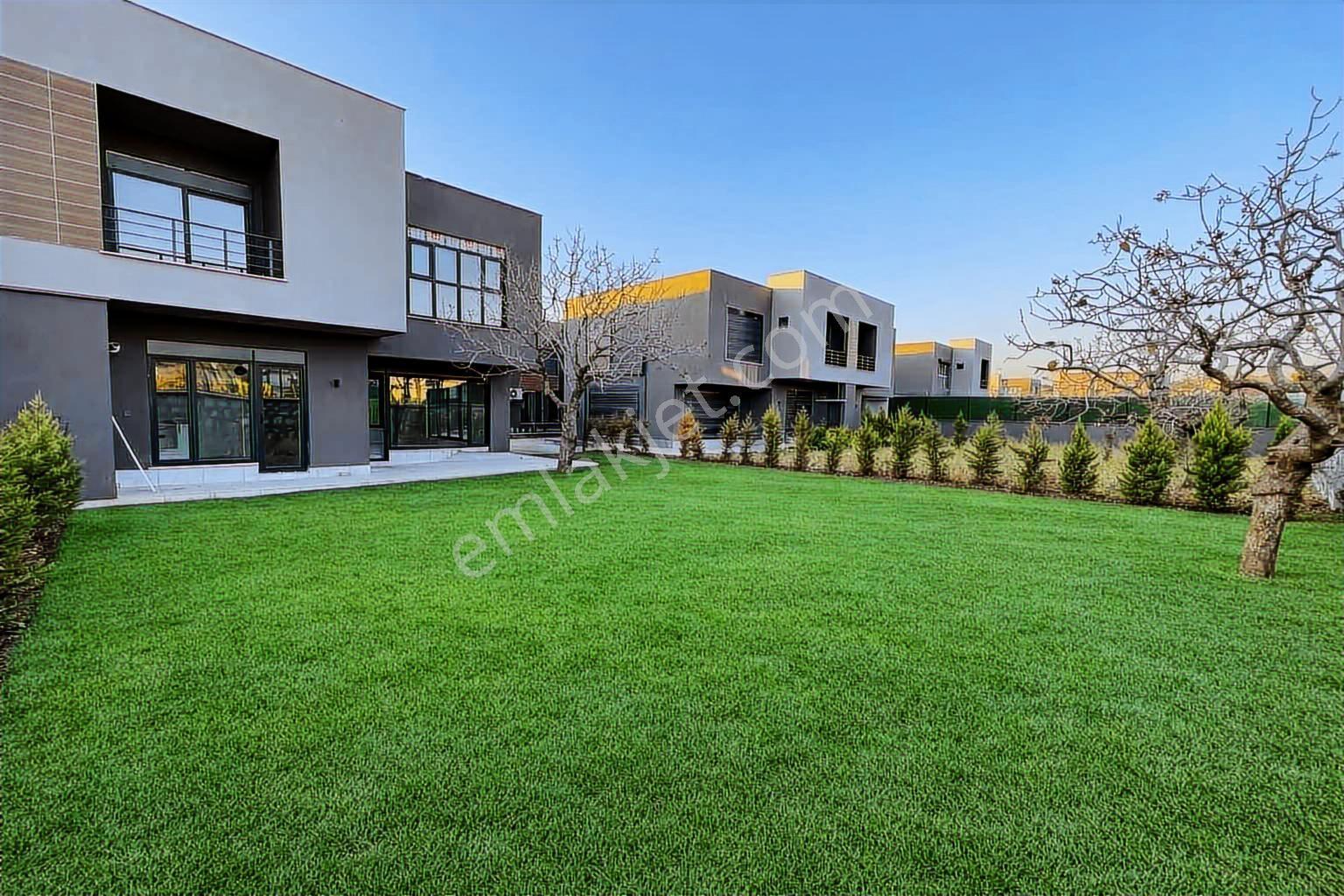 Z Group'dan Körkün Migros Arkası Havuzlu Sitede 3+1 Villa - Görsel 30