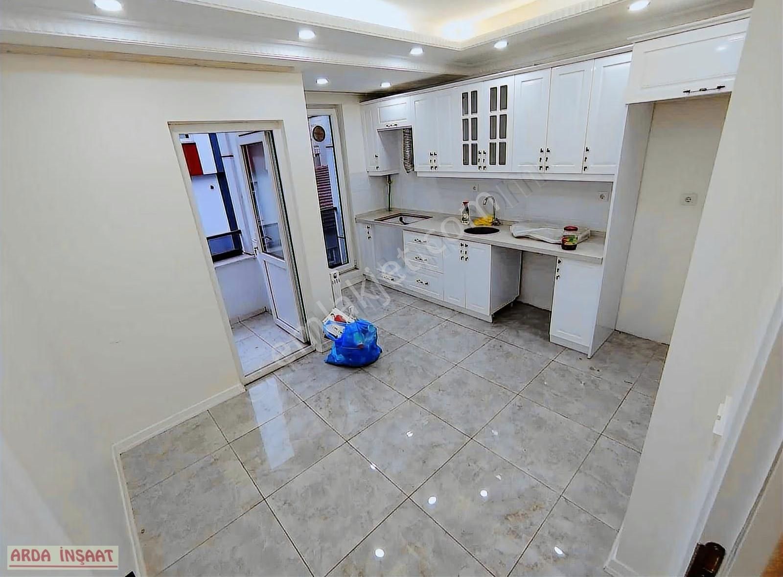 S.çiftliği Mah Tramvaya 1 Dk 2 Yıllık Kiralık Asansörlü Ara Kat - Görsel 2