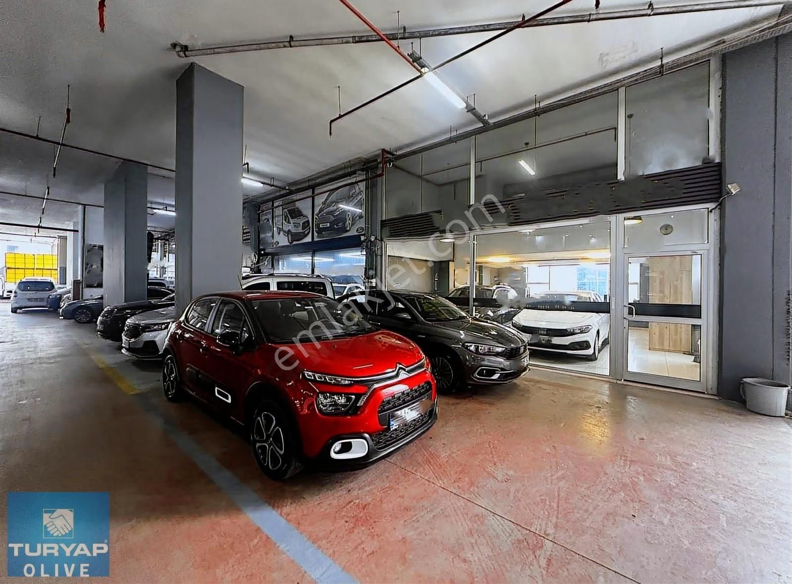 İstoç Oto Büyük Teşhirli Kiralık Köşe Dükkan 190 M2 Nefise Kasap