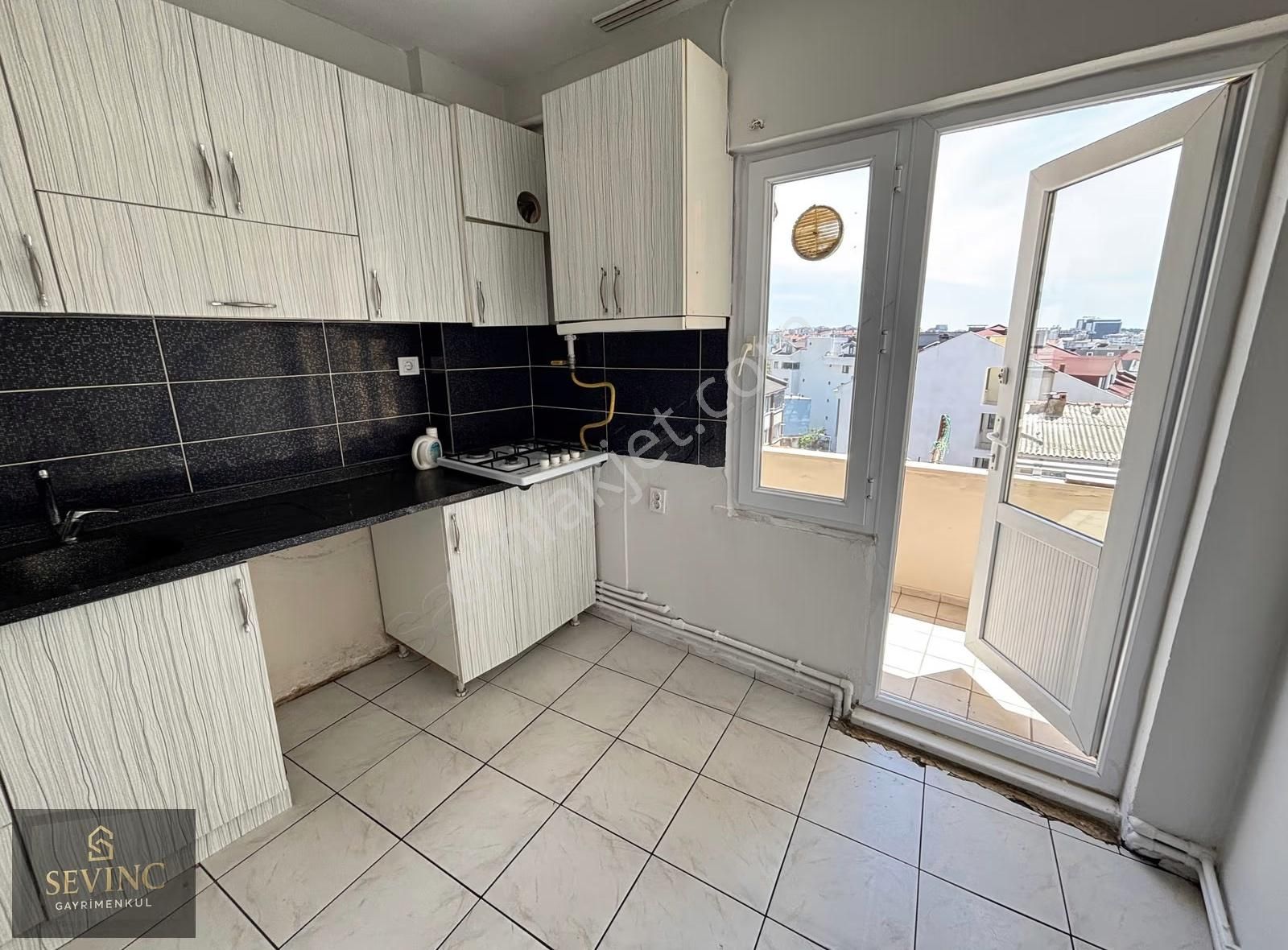 Sevinç'ten İnönü Cd.üzerinde Ara Kat Asansörlü