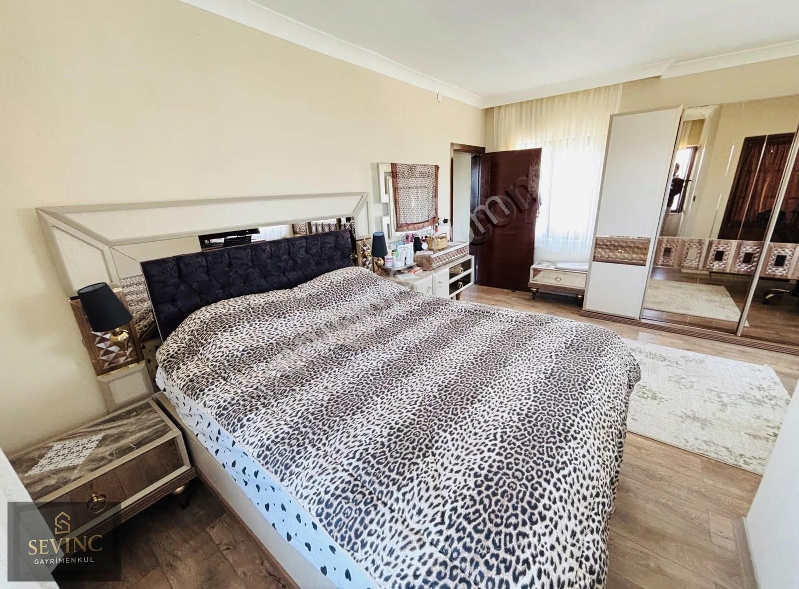 Sevinç'ten Çalışkanlarda Odaları Denize Açılan Garajlı Villa - Görsel 28