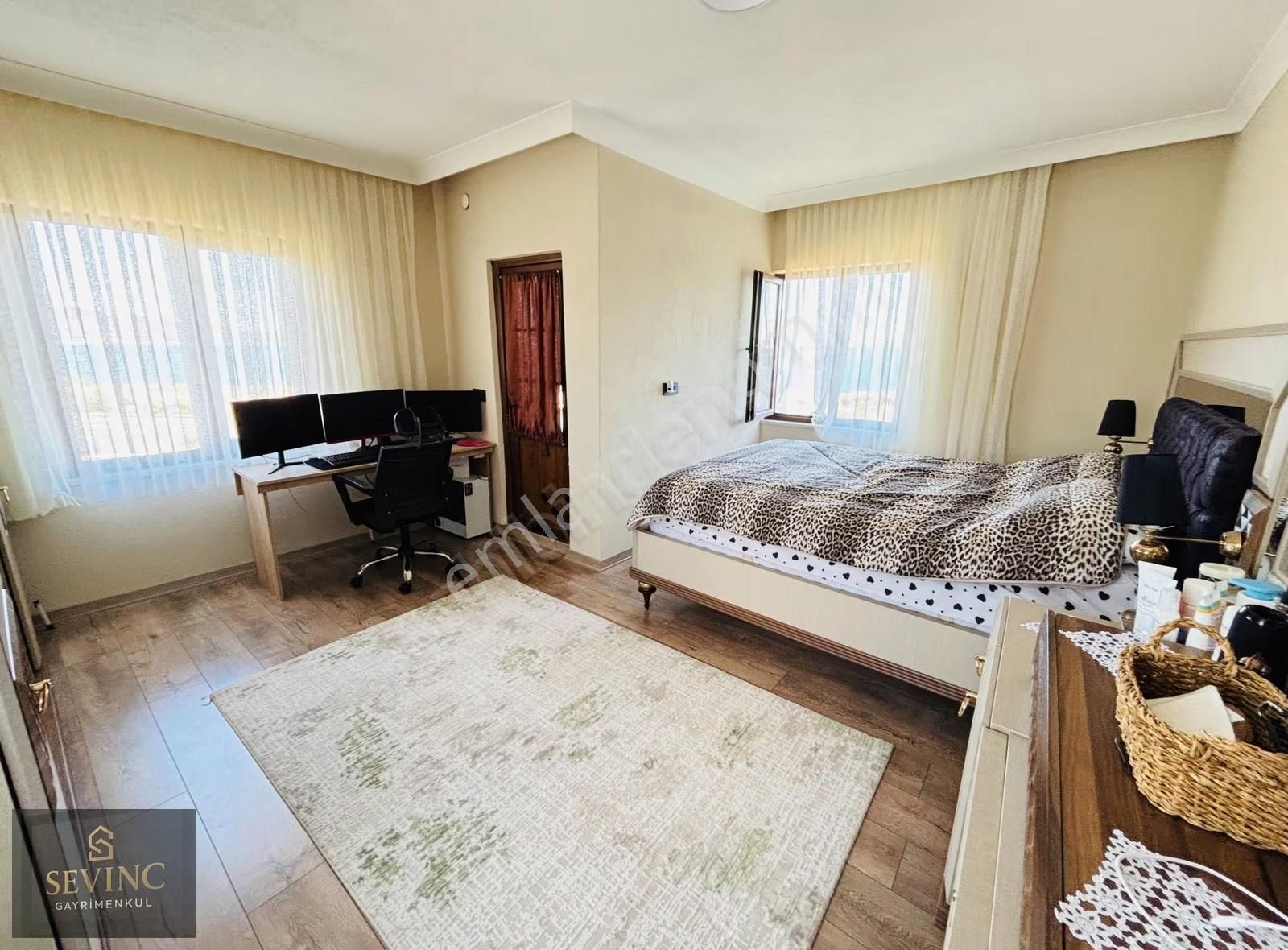 Sevinç'ten Çalışkanlarda Odaları Denize Açılan Garajlı Villa - Görsel 35