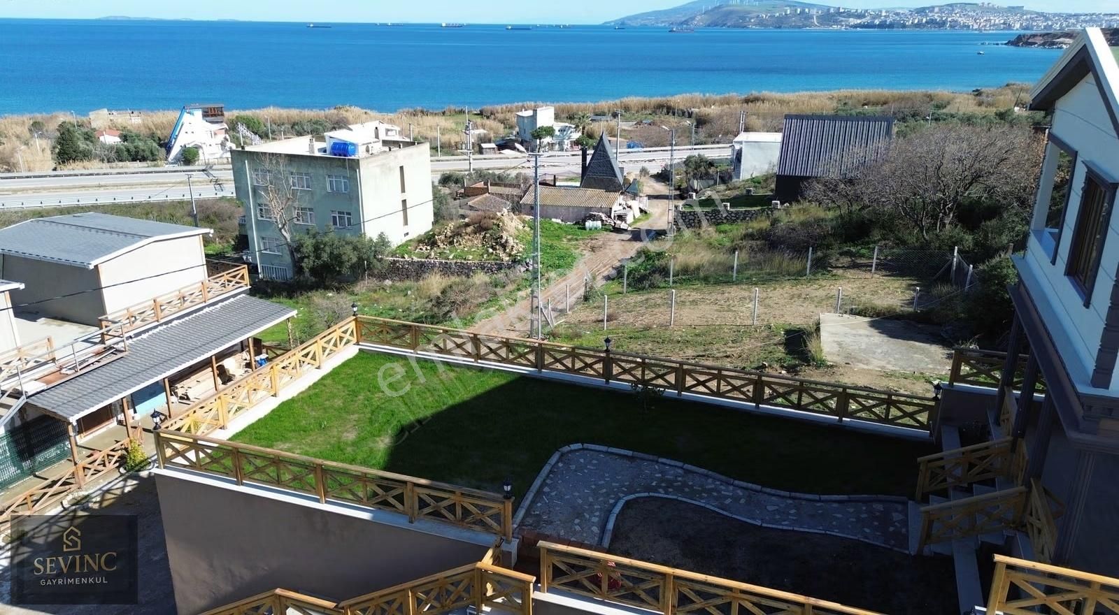 Sevinç'ten Çalışkanlarda Odaları Denize Açılan Garajlı Villa - Görsel 24