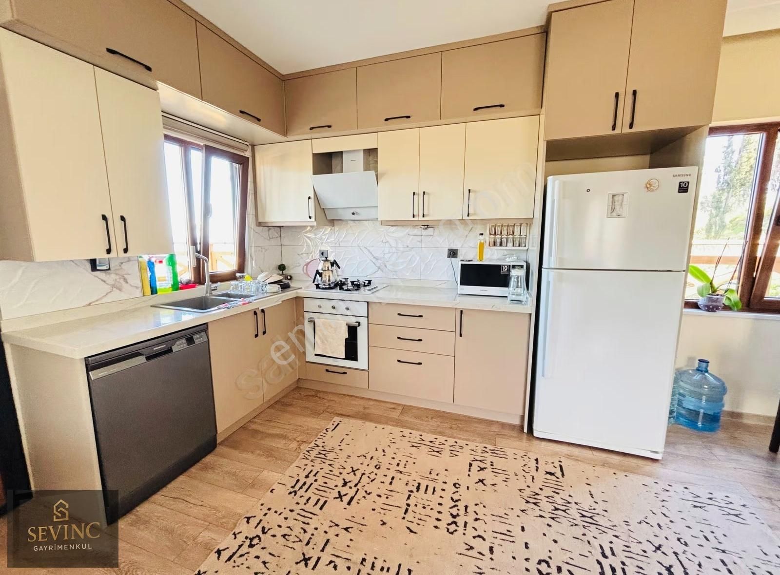 Sevinç'ten Çalışkanlarda Odaları Denize Açılan Garajlı Villa - Görsel 17