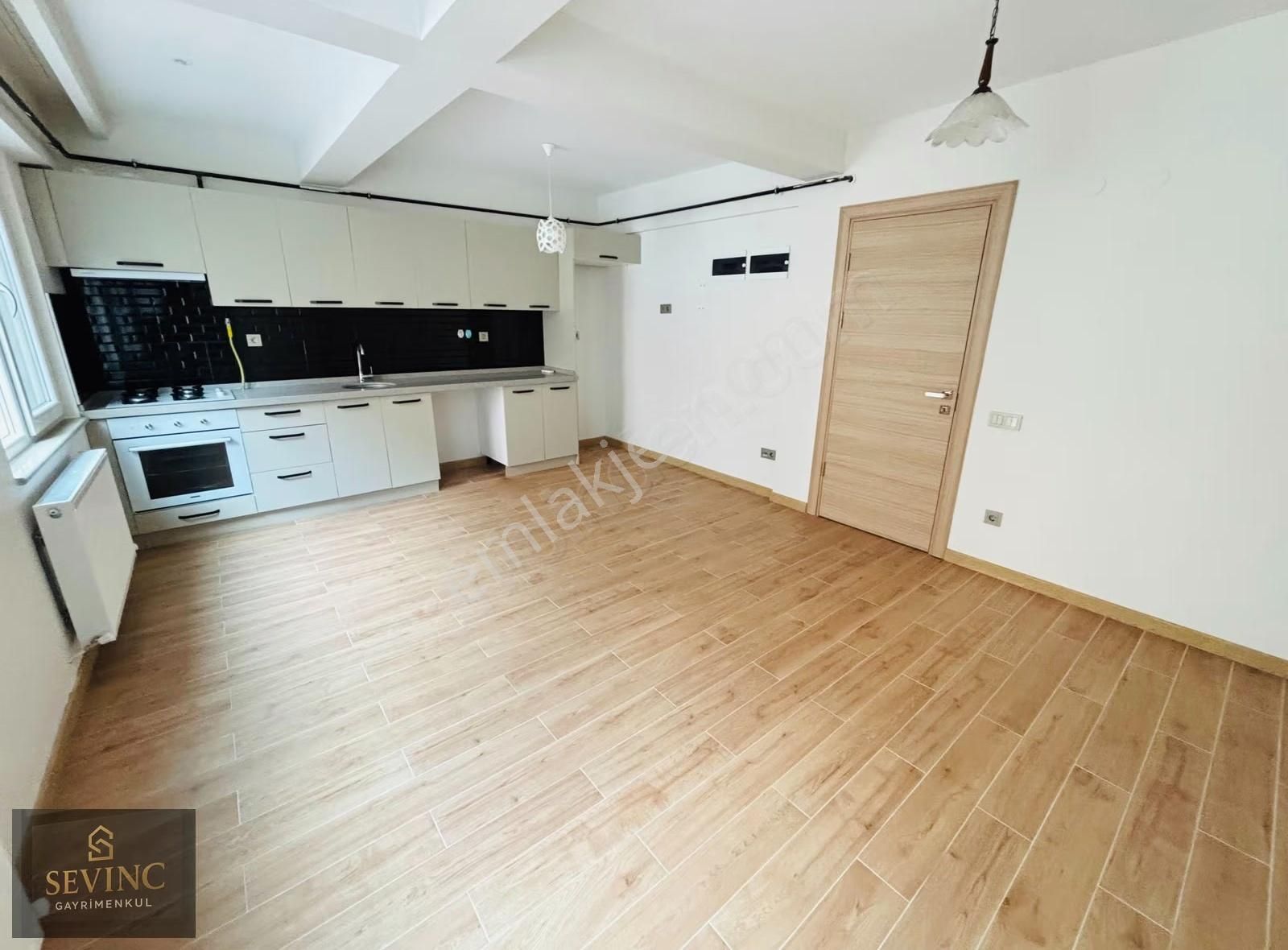 Sevinç'ten Şehrin Tam Merkezinde 4 Yaşında Ara Kat Kiralık Daire - Görsel 21