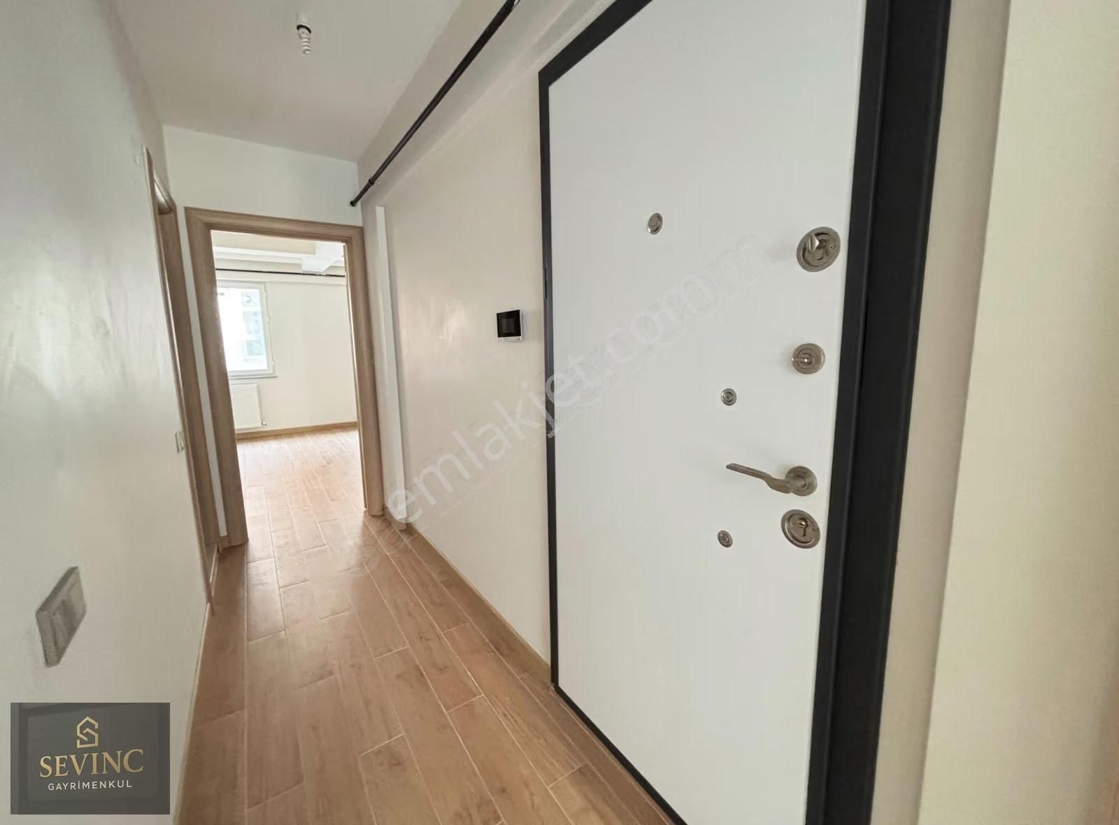 Sevinç'ten Şehrin Tam Merkezinde 4 Yaşında Ara Kat Kiralık Daire - Görsel 7