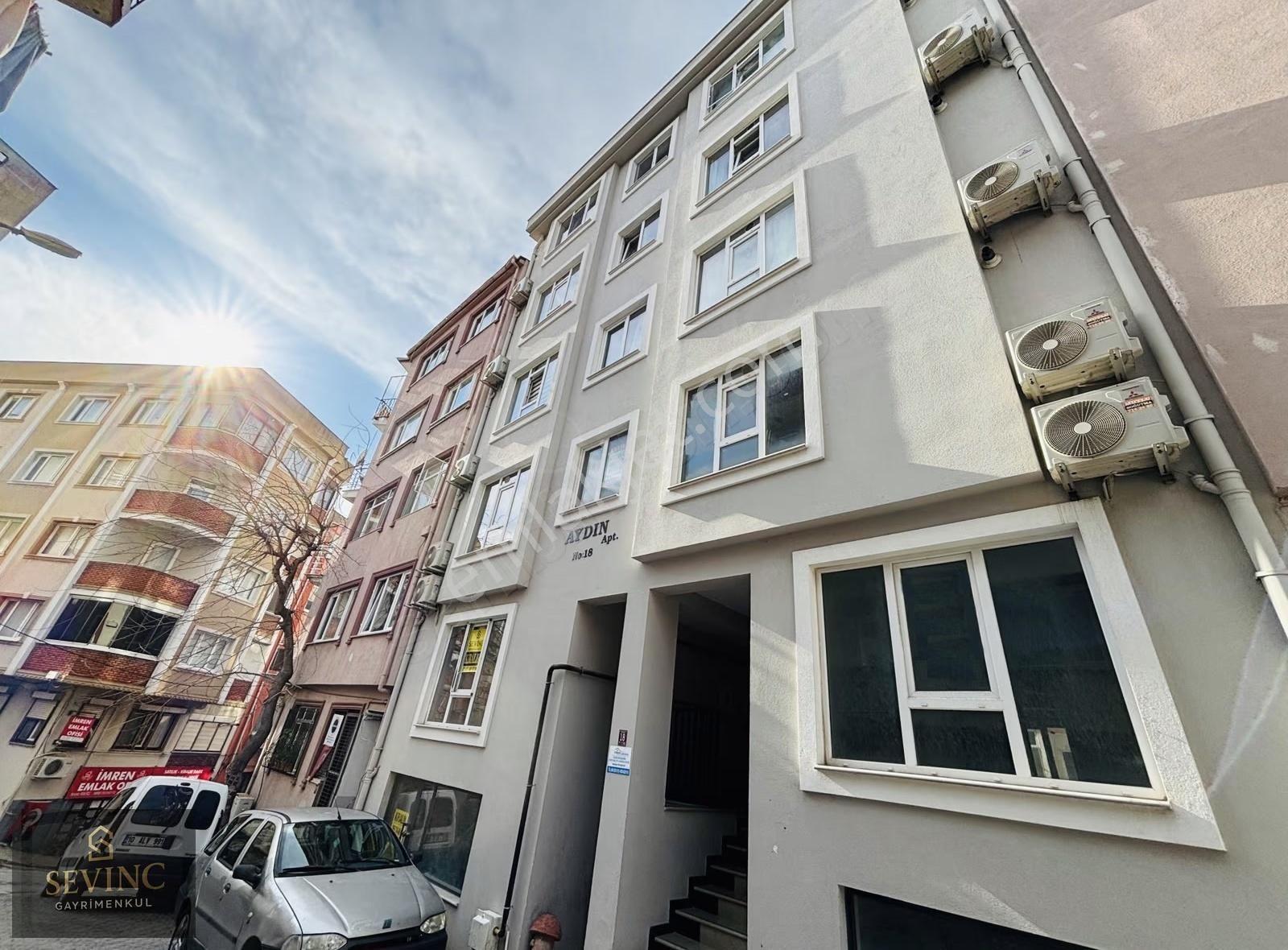 Sevinç'ten Şehrin Tam Merkezinde 4 Yaşında Ara Kat Kiralık Daire