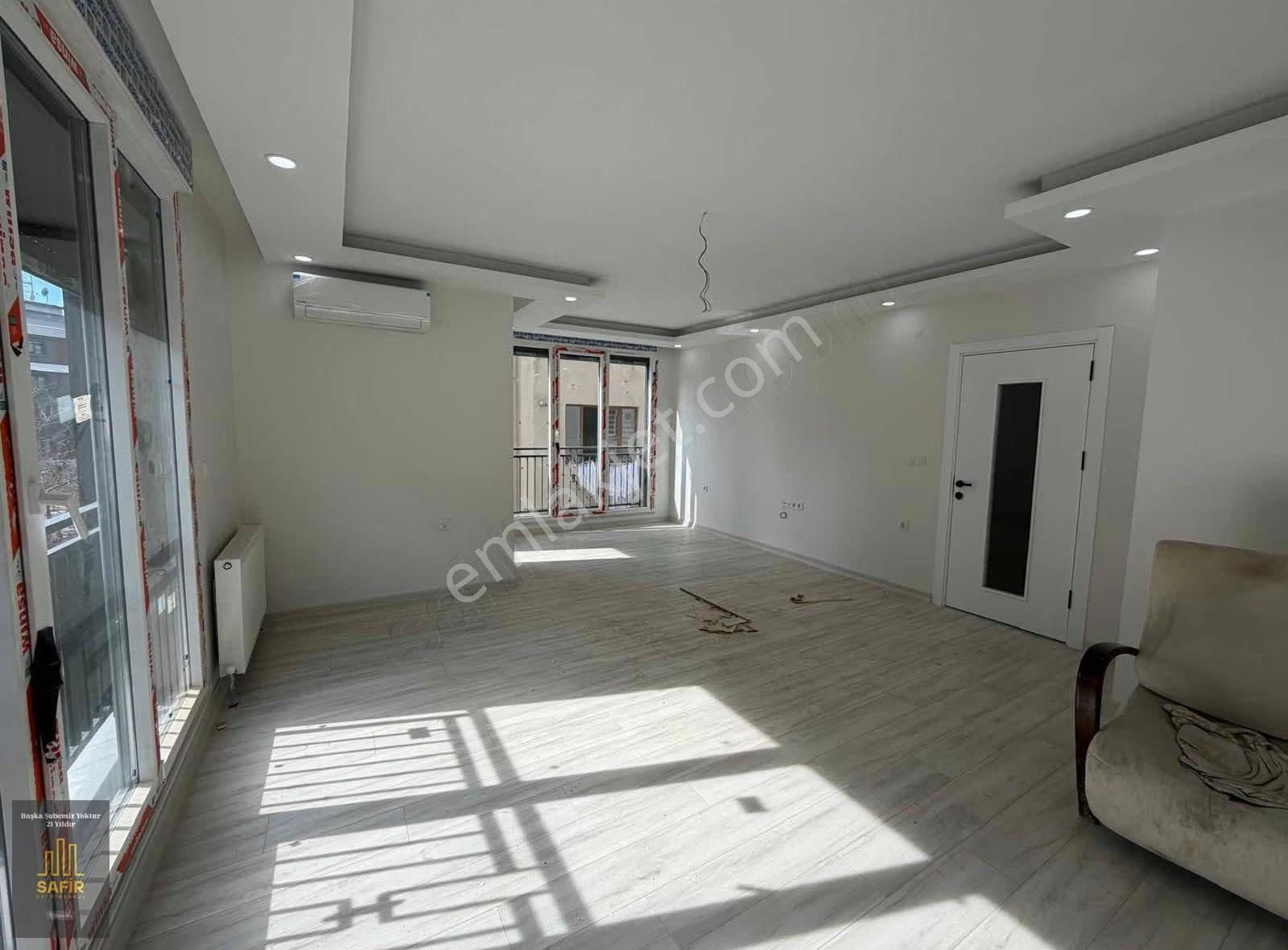 Bahçeli Nizamda Kapalı Otoparklı 135 M2 3+1 Satılık Daire