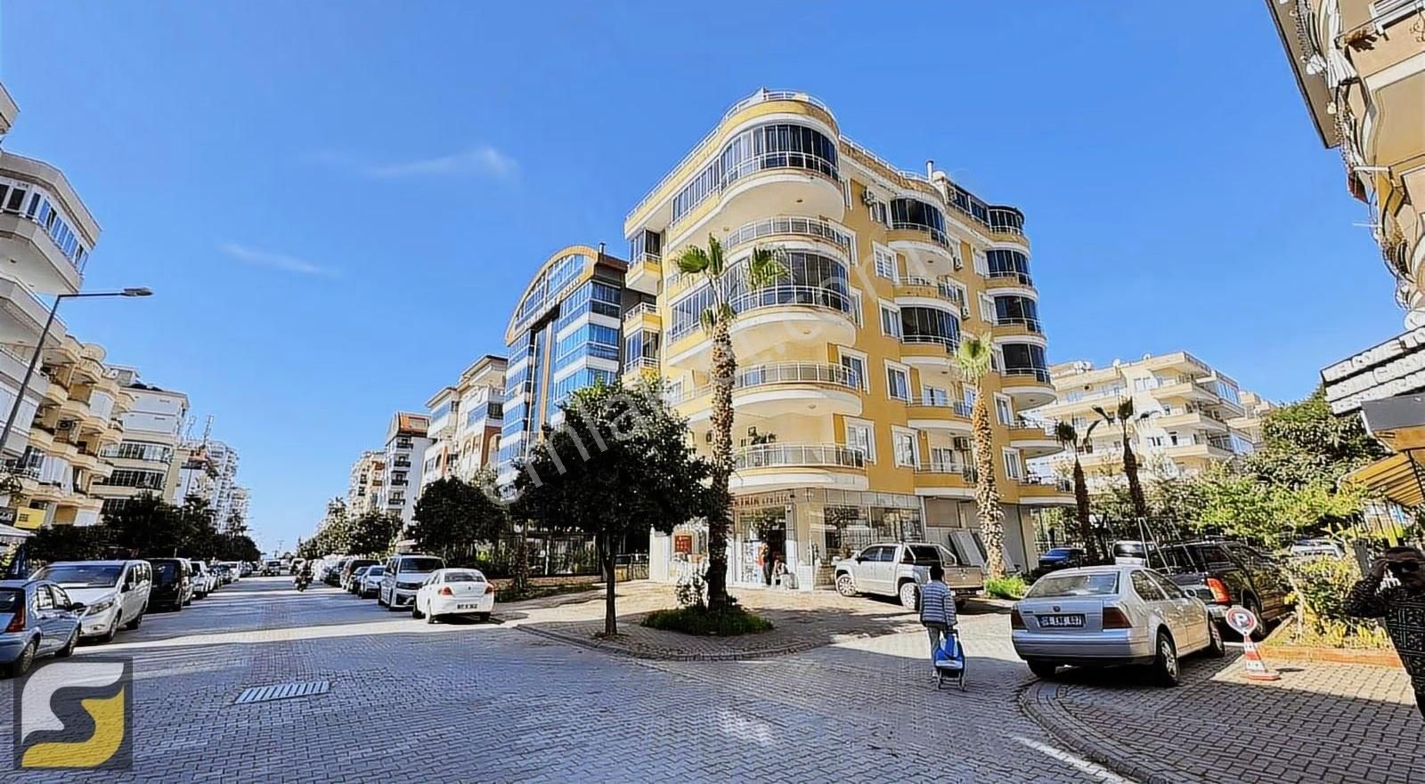 Mahmutlarda Satılık 4+2 Satılık Ayrı Mutfak Full Eşyalı Daire
