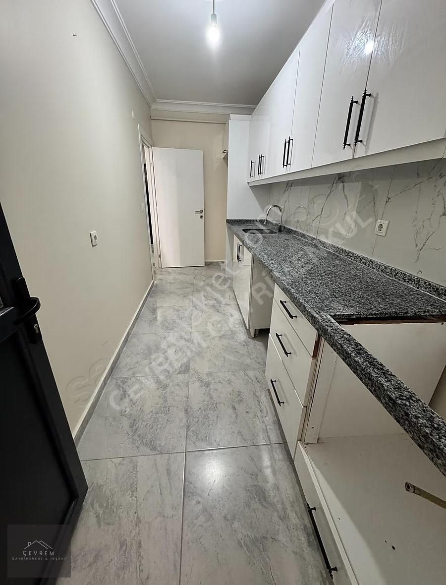 *çevrem* Yeşilova'da Yeni Bina'da Metrobüse Çok Yakın 2+1 Daire - Görsel 22