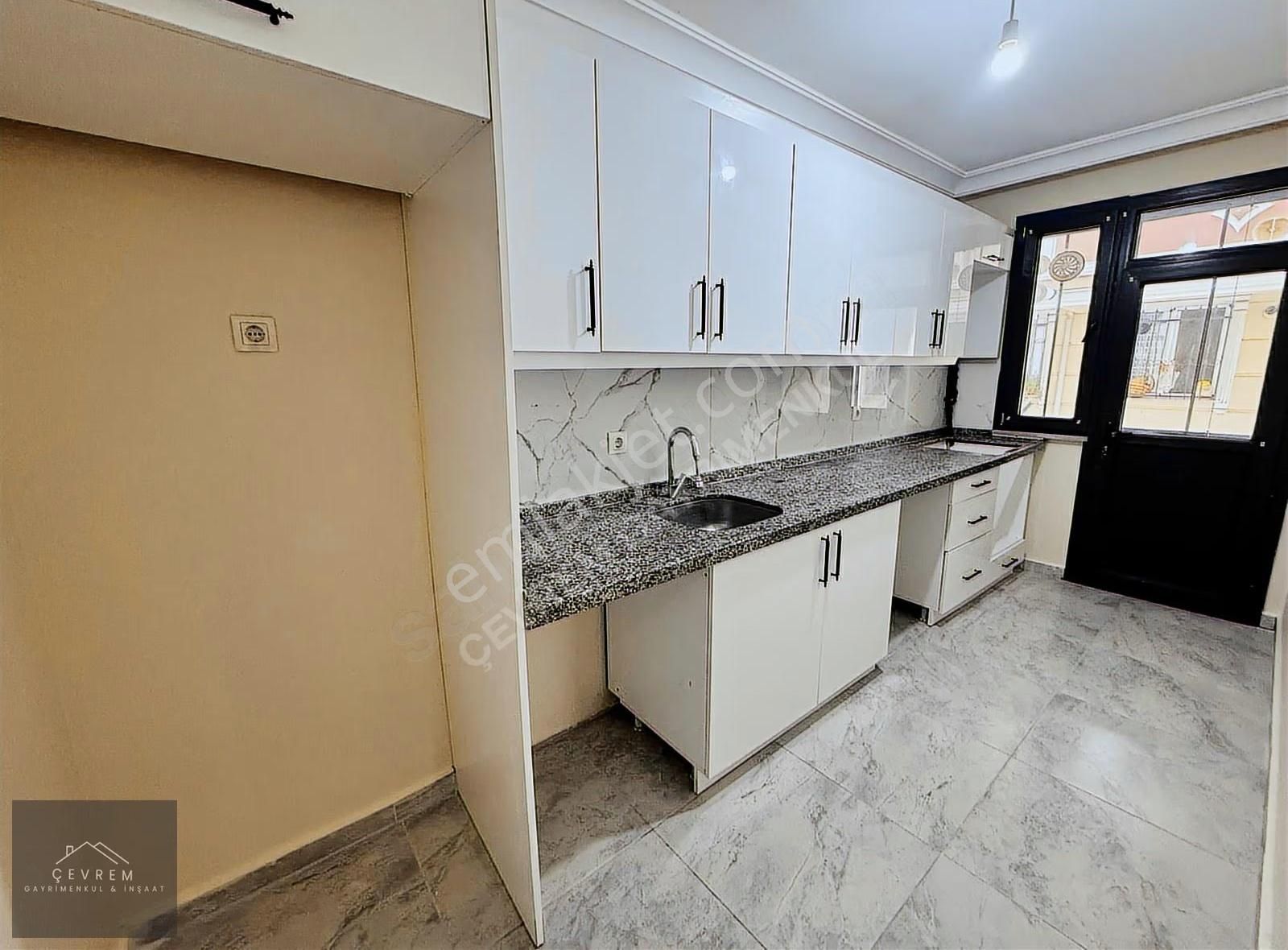 *çevrem* Yeşilova'da Yeni Bina'da Metrobüse Çok Yakın 2+1 Daire - Görsel 3