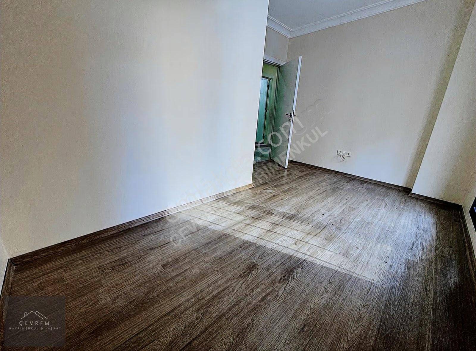 *çevrem* Yeşilova'da Yeni Bina'da Metrobüse Çok Yakın 2+1 Daire - Görsel 2