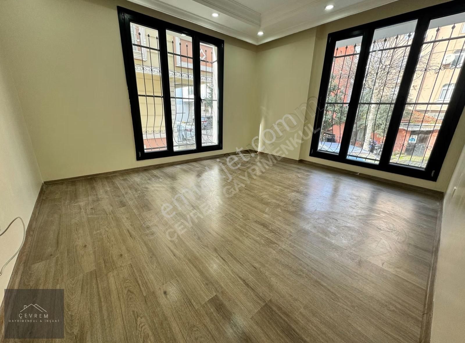 *çevrem* Yeşilova'da Yeni Bina'da Metrobüse Çok Yakın 2+1 Daire