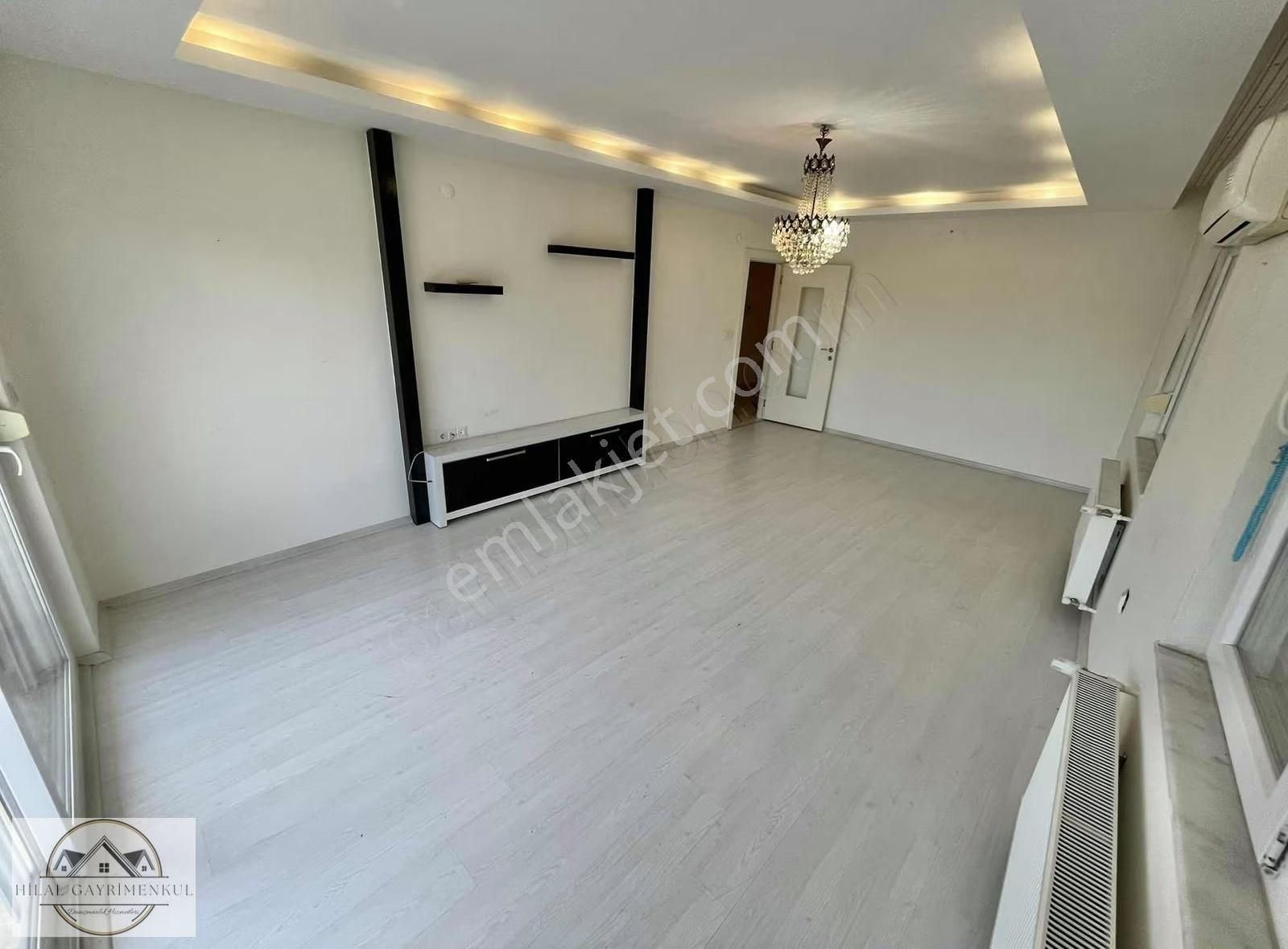 Hilal Gayrimenkul'den Halı Sahaya Cephe Geniş Ebevyn Banyo *3+1*