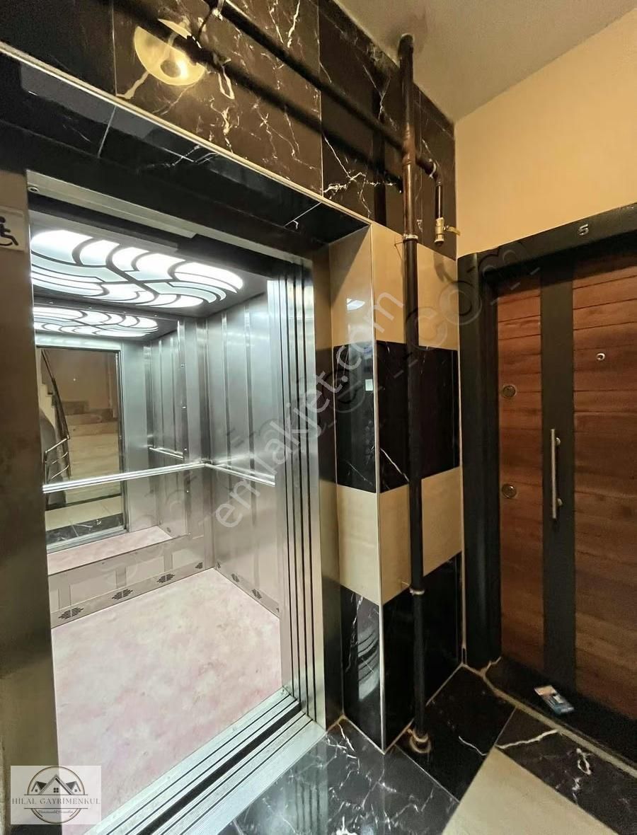 Hilal Gayrimenkul'den Halı Sahaya Cephe Geniş Ebevyn Banyo *3+1* - Görsel 2