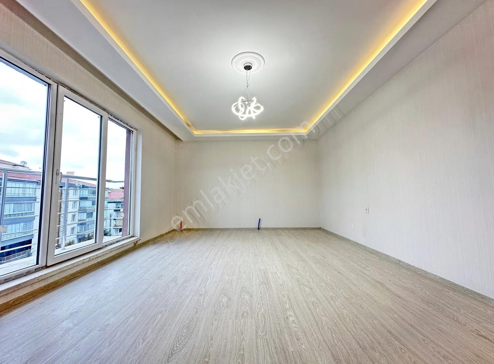 Keçiören'de Teras Balkonlu, Yapılı, Merkezi Konumda 3+1 Daire - Görsel 16