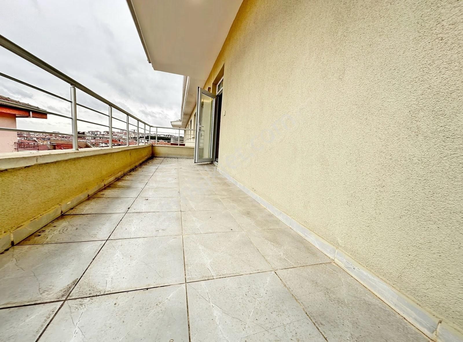 Keçiören'de Teras Balkonlu, Yapılı, Merkezi Konumda 3+1 Daire - Görsel 5