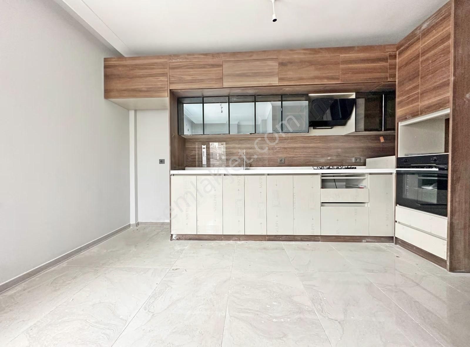 Keçiören'de Üniversite Yanı Satılık 4+1 Fırsat Dairesi