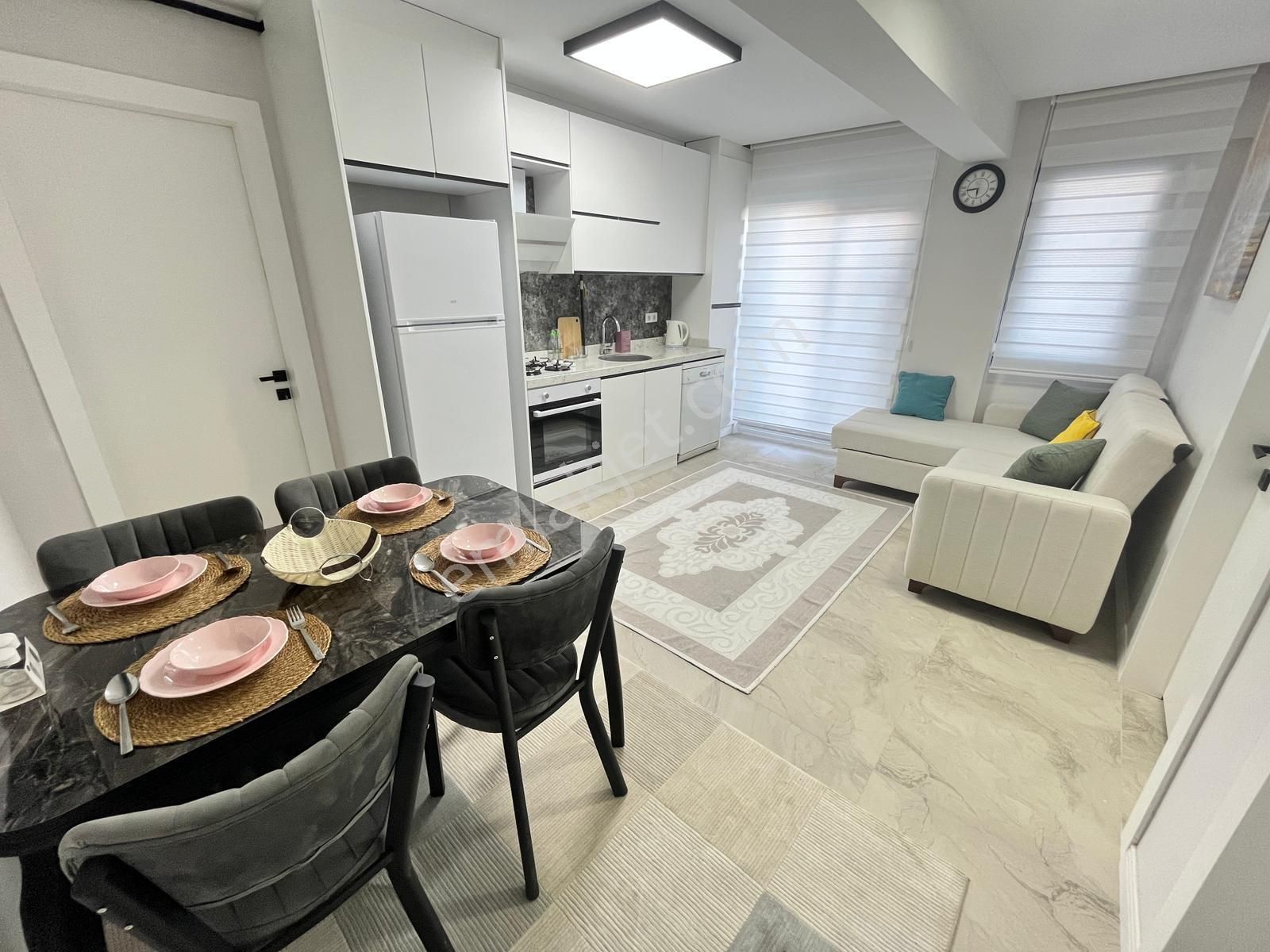 Denizli Selçukbey De Eşyalı Kendine Ait Bahçeli Önü Açık Yatırıma Uygun Suit Daire - Görsel 5