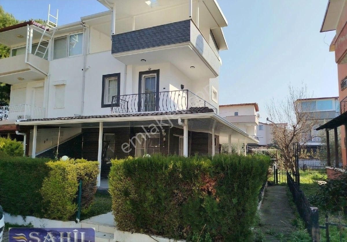 Kuşadası Davutlar Sahilinde Satılık 3+1 Villa