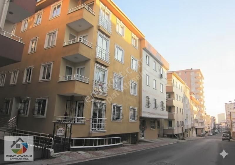 Ümraniye Çamlıkta Temiz Ve Boş Durumda Arakat 2+1 95m2