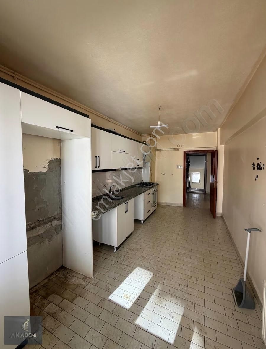 Akademi'den Gökmeydan'da Çift Balkonlu Geniş Kiralık 3+1 - Görsel 6