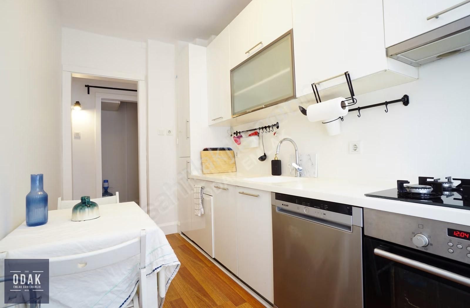 Odak'tan Moda Burnu'nda Tamamen Yenilenmiş Mobilyalı 3+1 - Görsel 16