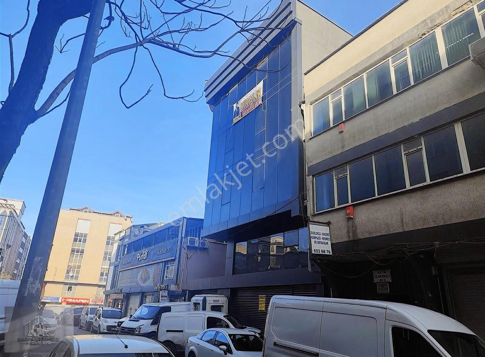 Sulyapıdan Prestijli Cam Giydirmeli Caddeye Yakın Komple Plaza - Görsel 20