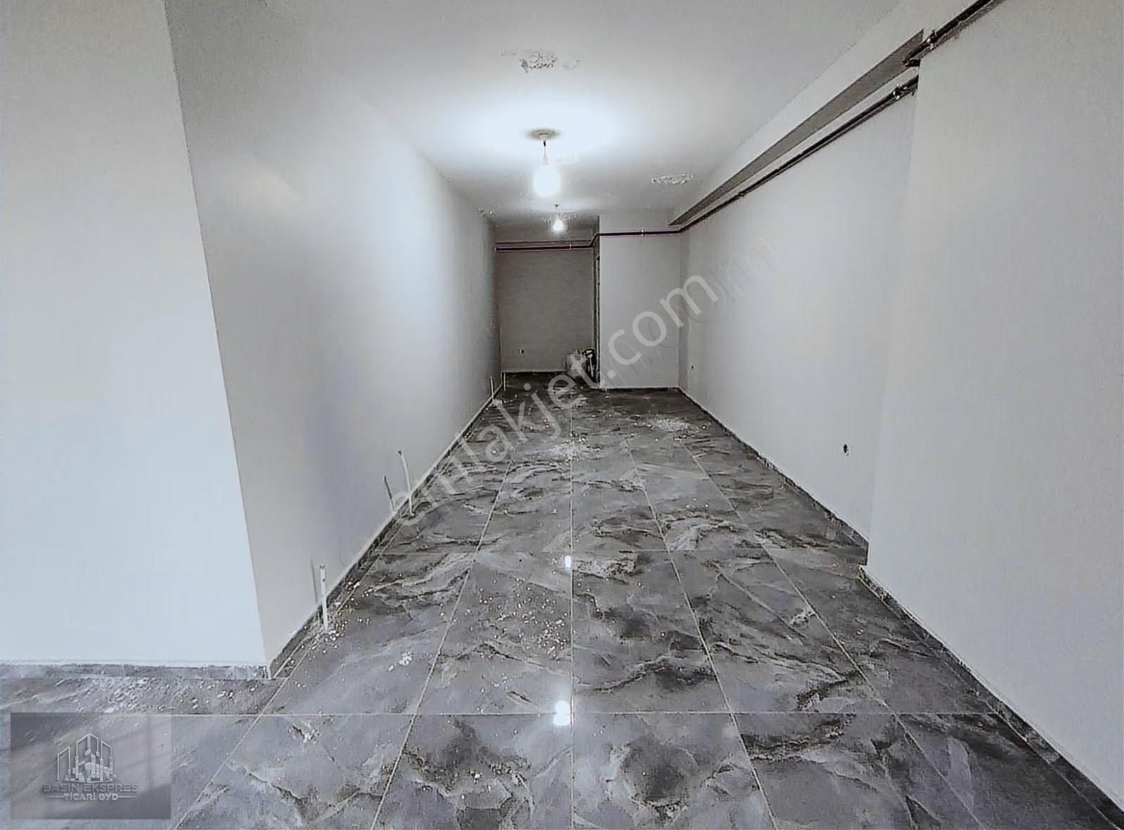 Sulyapıdan Prestijli Cam Giydirmeli Caddeye Yakın Komple Plaza - Görsel 19