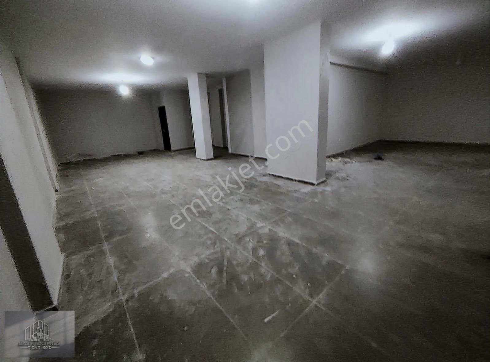 Sulyapıdan Prestijli Cam Giydirmeli Caddeye Yakın Komple Plaza - Görsel 12