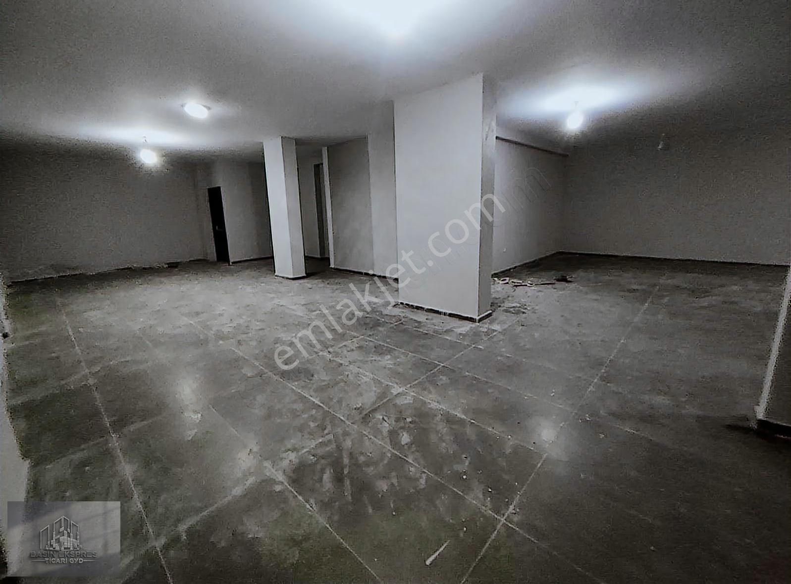 Sulyapıdan Prestijli Cam Giydirmeli Caddeye Yakın Komple Plaza - Görsel 17