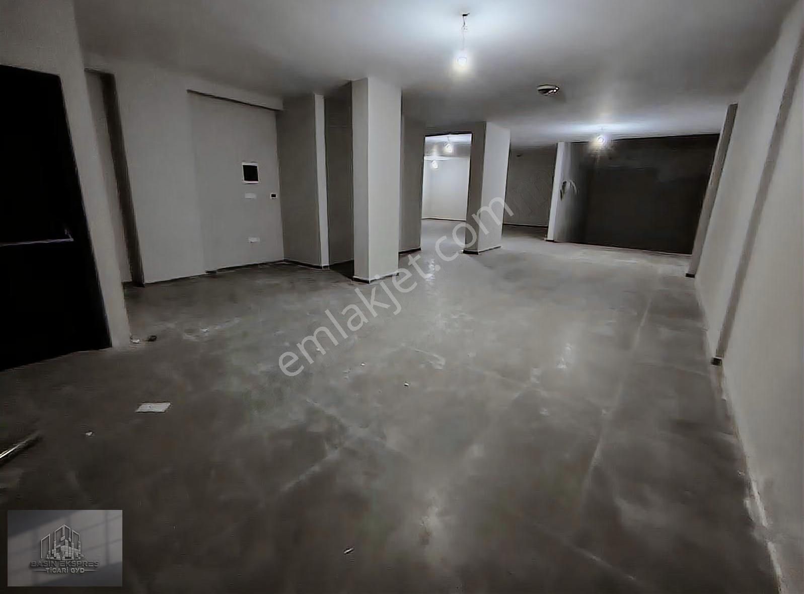 Sulyapıdan Prestijli Cam Giydirmeli Caddeye Yakın Komple Plaza - Görsel 9