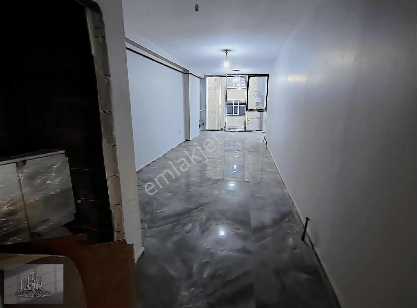 Sulyapıdan Prestijli Cam Giydirmeli Caddeye Yakın Komple Plaza - Görsel 2