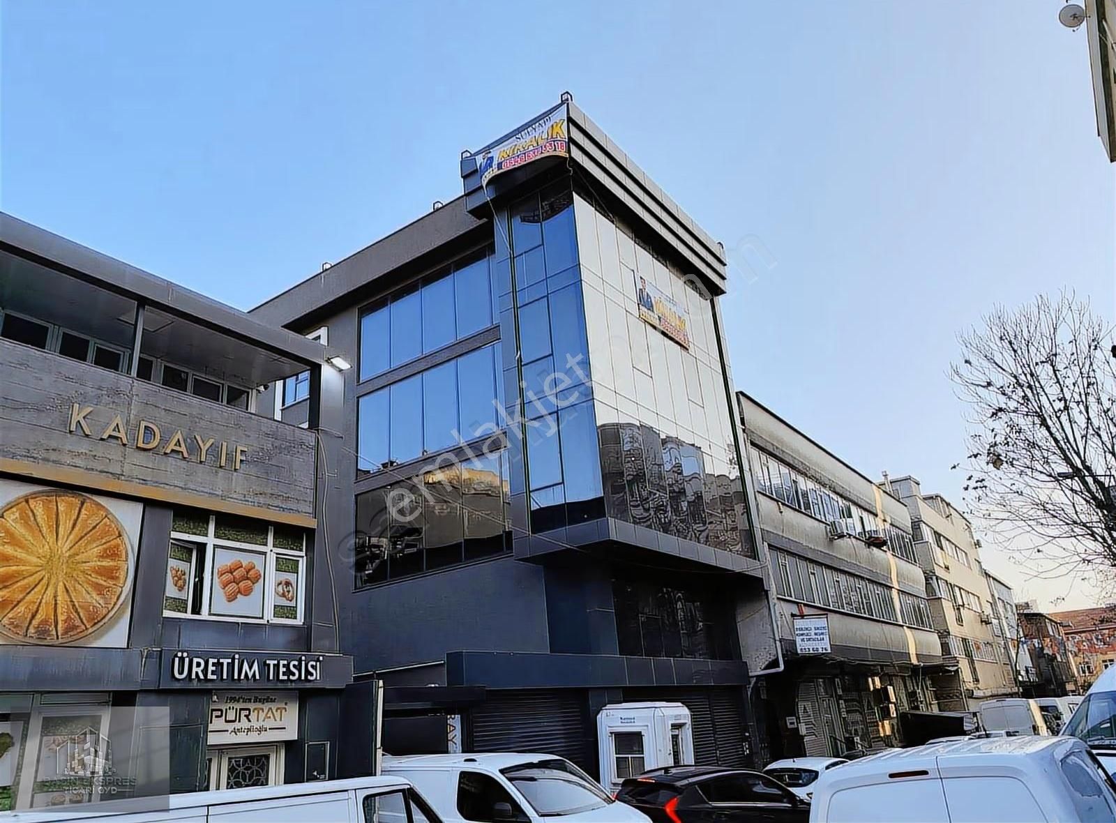 Sulyapıdan Prestijli Cam Giydirmeli Caddeye Yakın Komple Plaza - Görsel 25