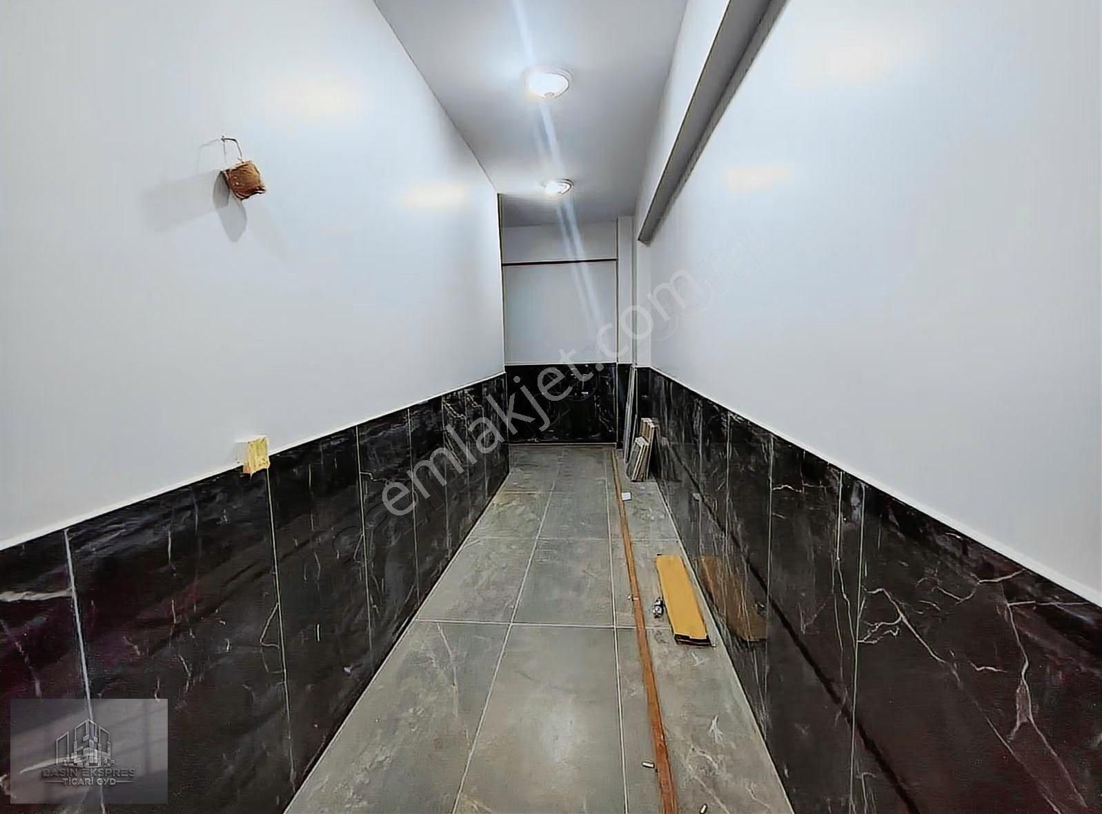 Sulyapıdan Prestijli Cam Giydirmeli Caddeye Yakın Komple Plaza - Görsel 14