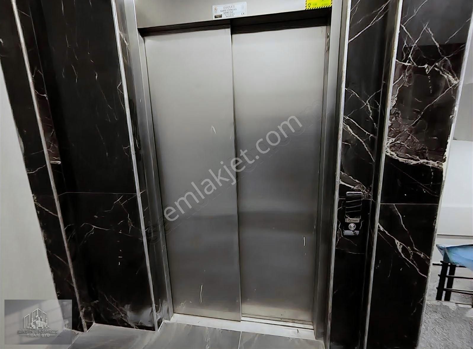 Sulyapıdan Prestijli Cam Giydirmeli Caddeye Yakın Komple Plaza - Görsel 15