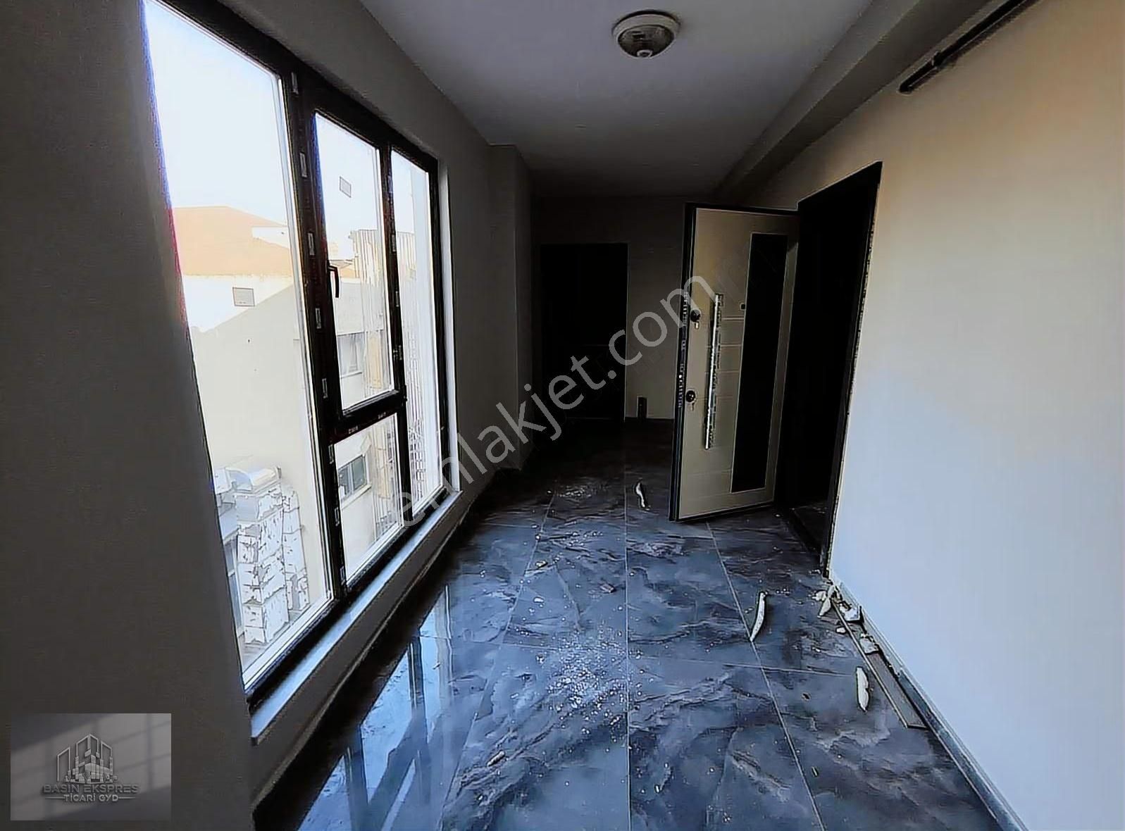 Sulyapıdan Prestijli Cam Giydirmeli Caddeye Yakın Komple Plaza - Görsel 26