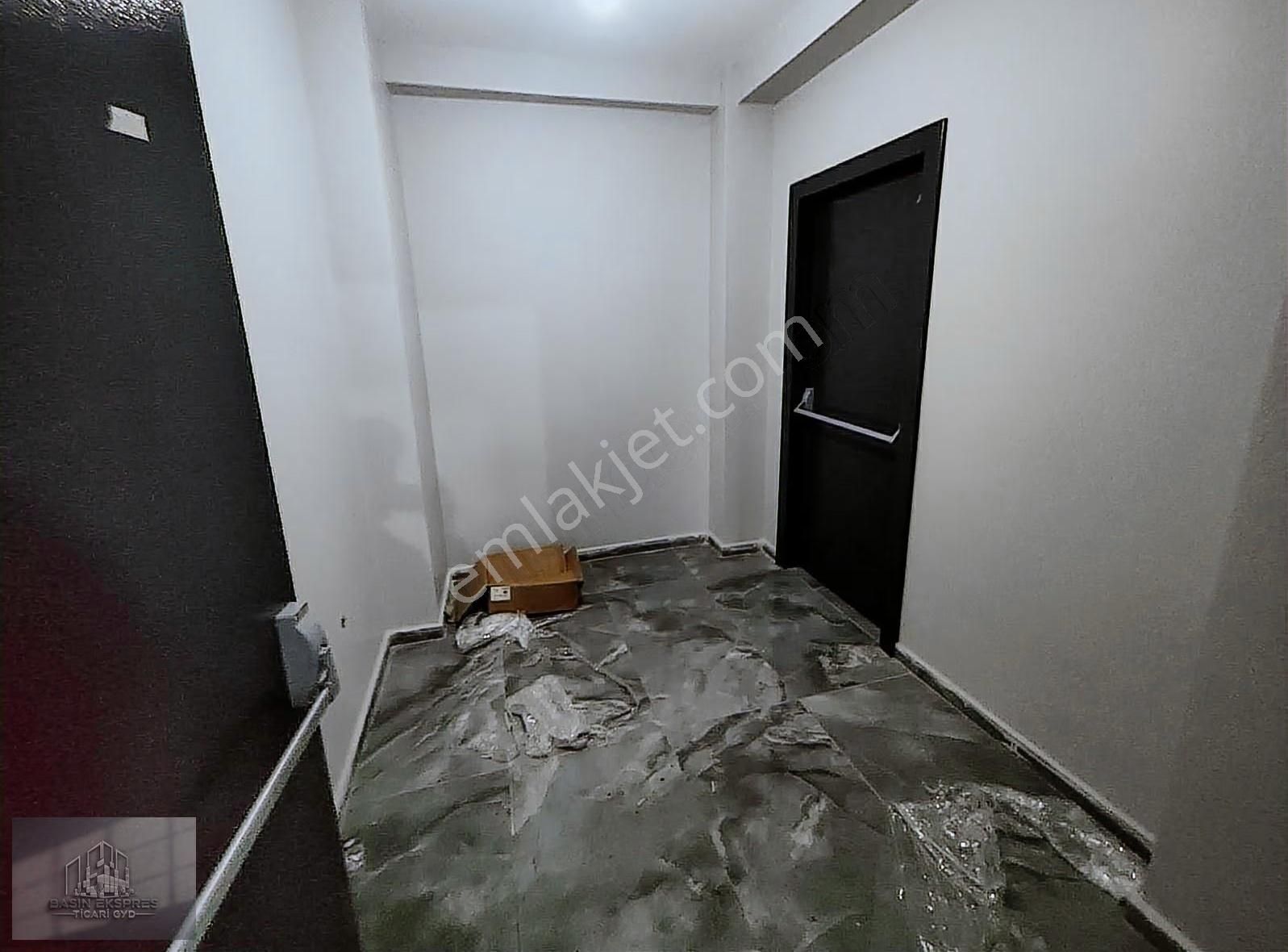 Sulyapıdan Prestijli Cam Giydirmeli Caddeye Yakın Komple Plaza - Görsel 32