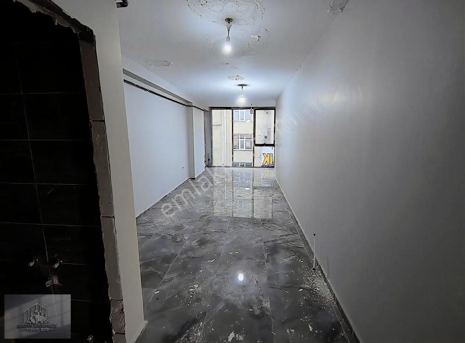 Sulyapıdan Prestijli Cam Giydirmeli Caddeye Yakın Komple Plaza - Görsel 11