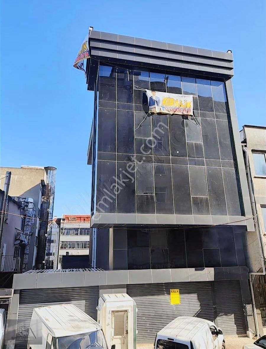 Sulyapıdan Prestijli Cam Giydirmeli Caddeye Yakın Komple Plaza - Görsel 3