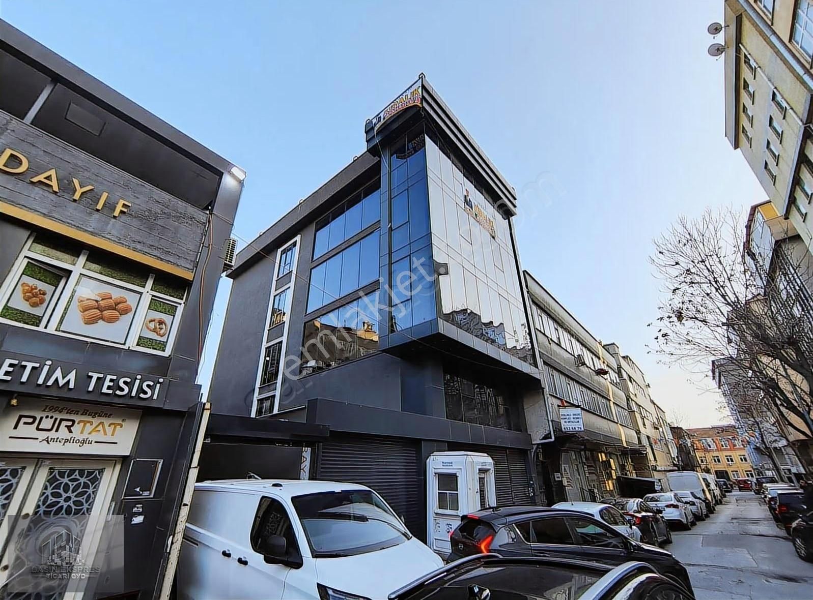 Sulyapıdan Prestijli Cam Giydirmeli Caddeye Yakın Komple Plaza - Görsel 24