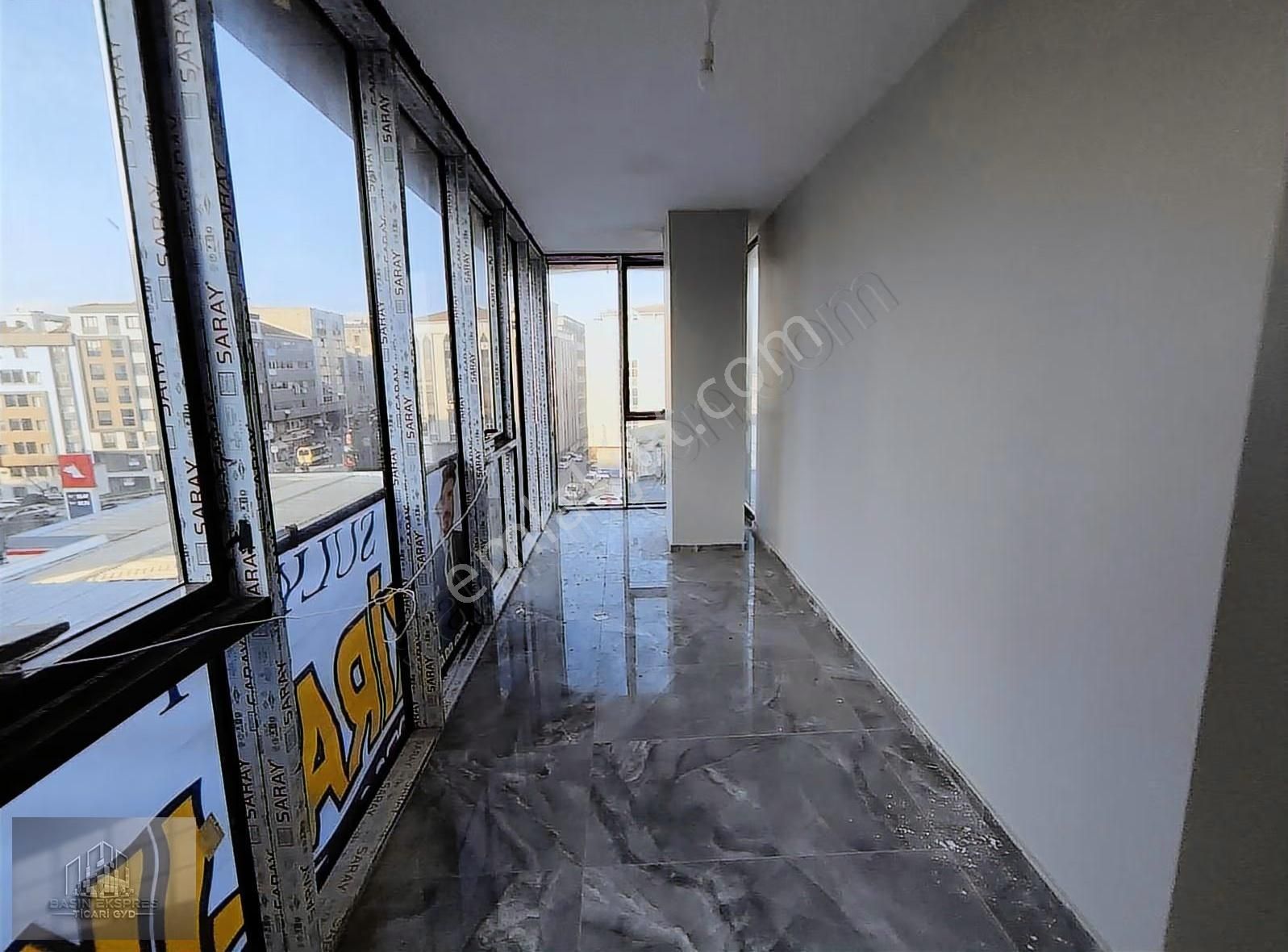 Sulyapıdan Prestijli Cam Giydirmeli Caddeye Yakın Komple Plaza - Görsel 16