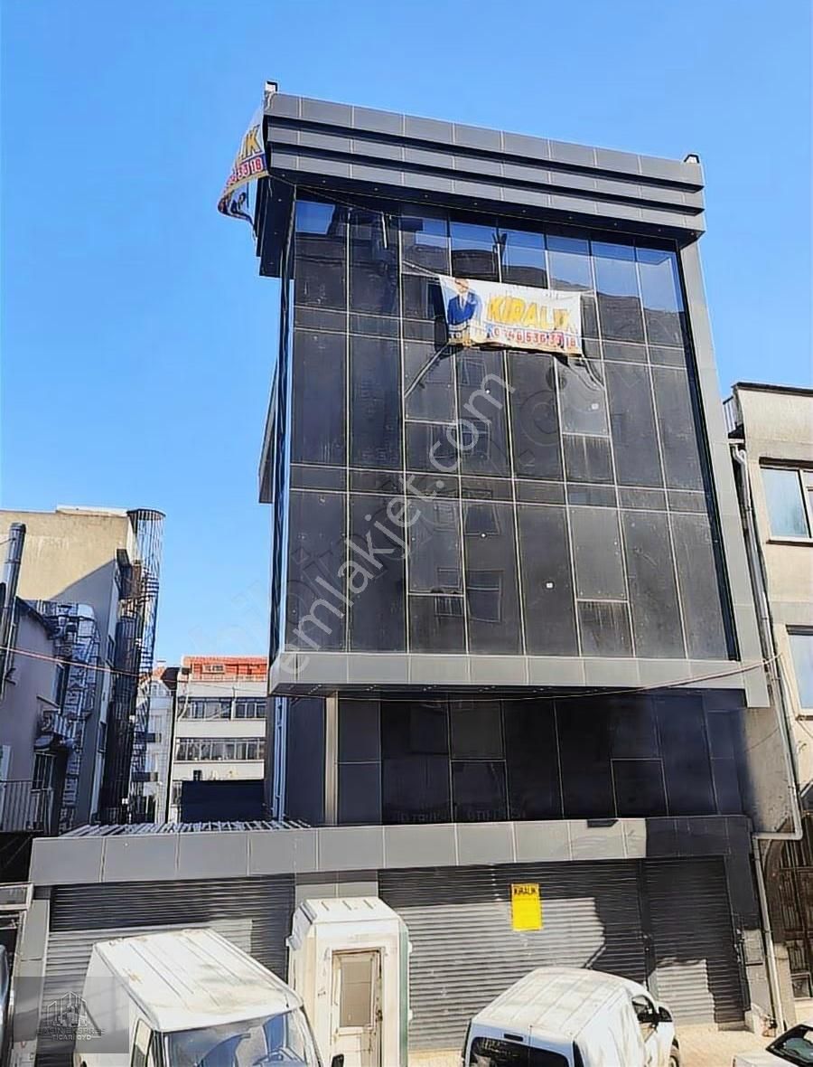Sulyapıdan Prestijli Cam Giydirmeli Caddeye Yakın Komple Plaza - Görsel 18