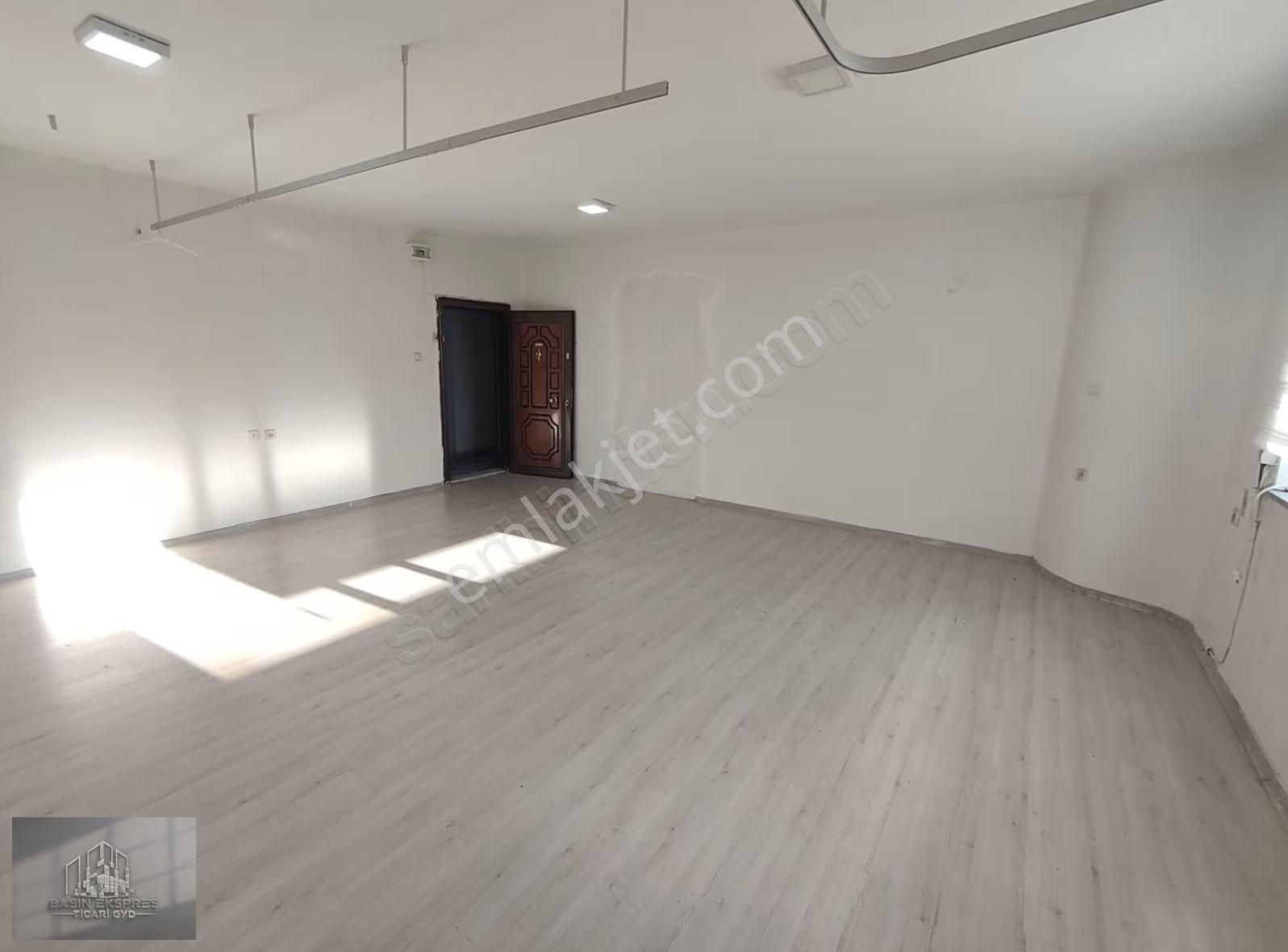 Sulyapıdan Güneşli Meydanda Tabela Değeri Yüksek Kiralık Ofis - Görsel 14