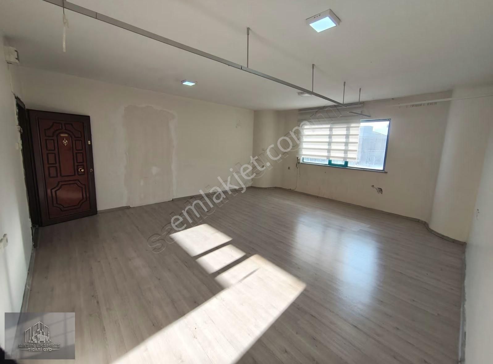 Sulyapıdan Güneşli Meydanda Tabela Değeri Yüksek Kiralık Ofis - Görsel 17