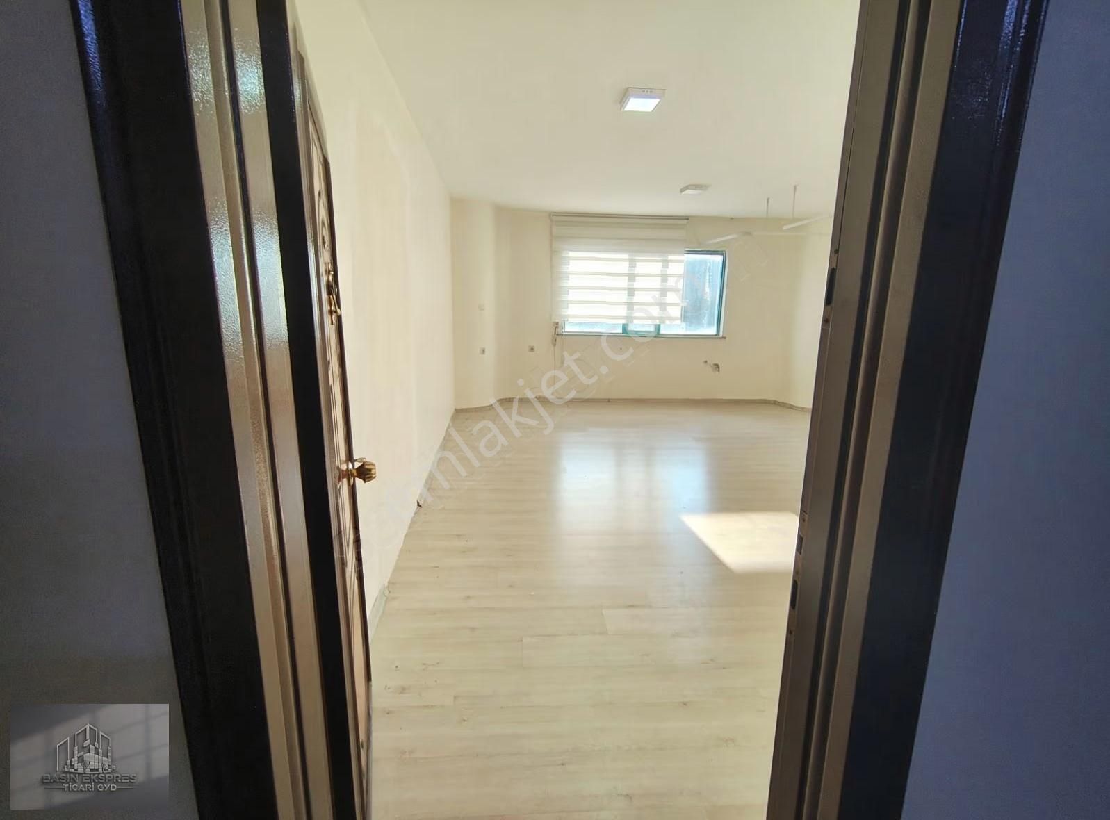 Sulyapıdan Güneşli Meydanda Tabela Değeri Yüksek Kiralık Ofis - Görsel 9