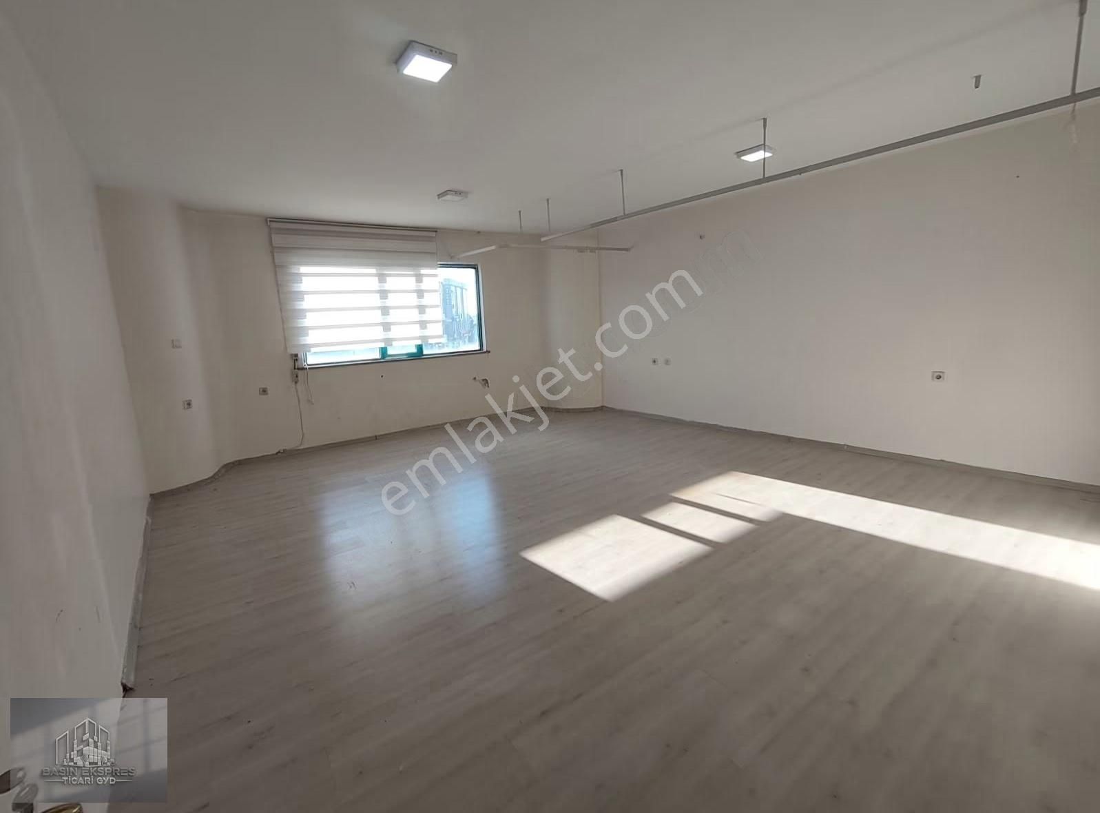 Sulyapıdan Güneşli Meydanda Tabela Değeri Yüksek Kiralık Ofis - Görsel 12