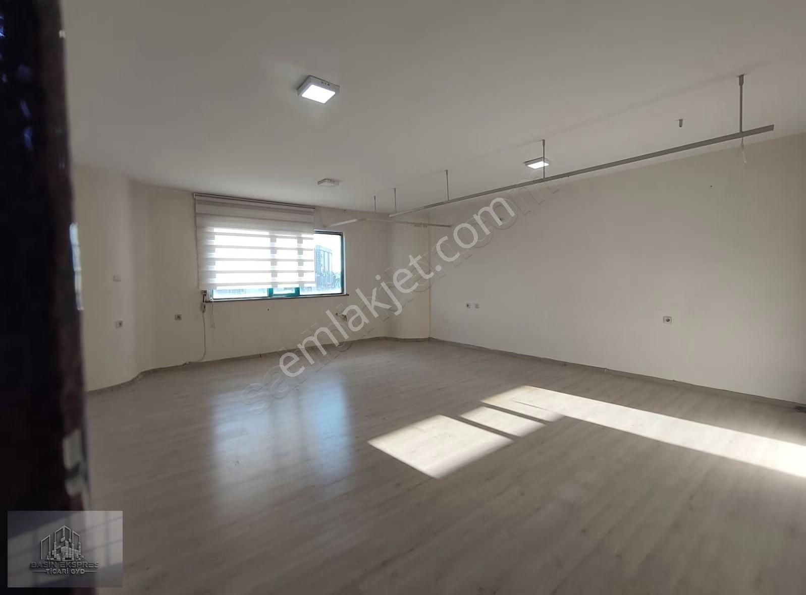 Sulyapıdan Güneşli Meydanda Tabela Değeri Yüksek Kiralık Ofis - Görsel 16