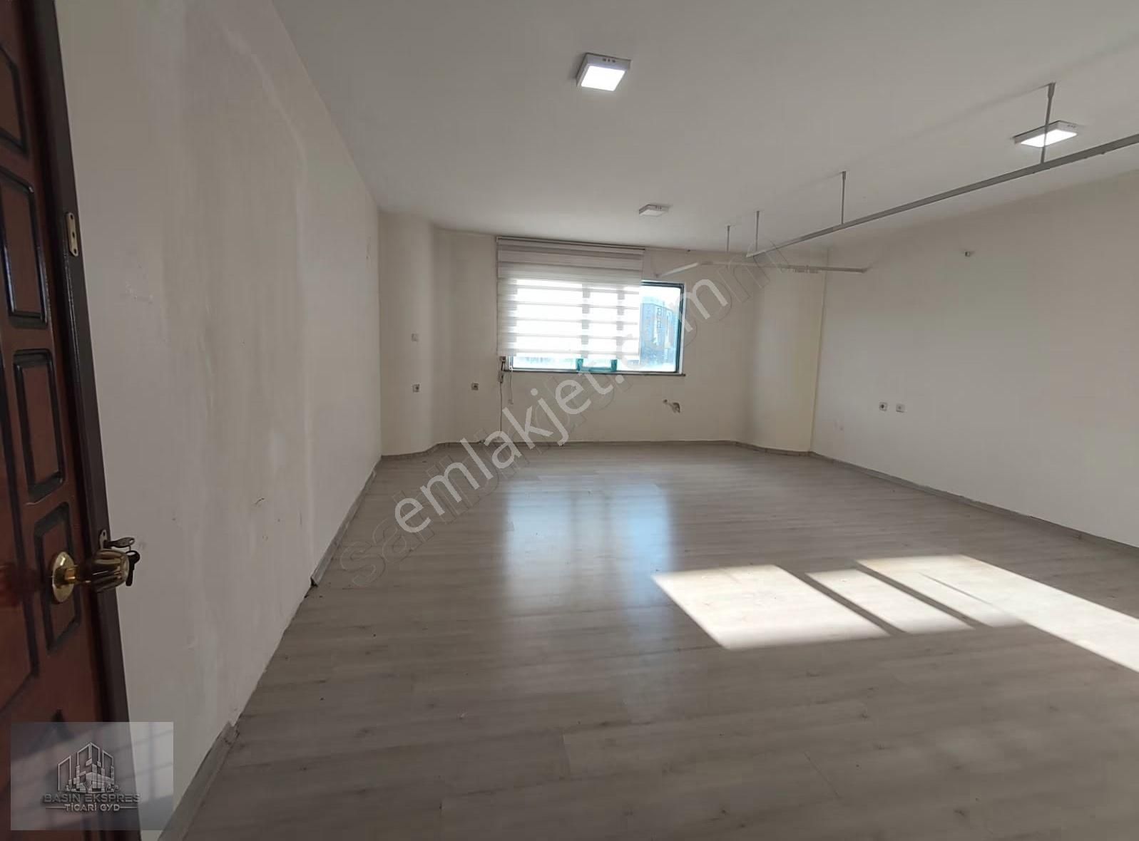 Sulyapıdan Güneşli Meydanda Tabela Değeri Yüksek Kiralık Ofis - Görsel 20