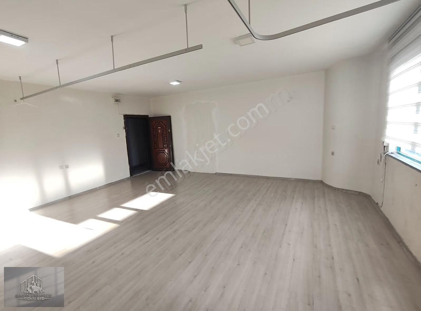 Sulyapıdan Güneşli Meydanda Tabela Değeri Yüksek Kiralık Ofis - Görsel 8